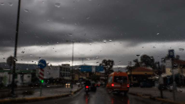 Meteo: Ο φετινός Μάιος ήταν ο πιο ψυχρός των τελευταίων 14 ετών - Βροχερός και αύριο ο καιρός