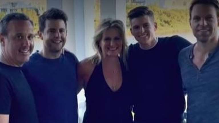 Στέφανος Κασσελάκης: Ποια είναι η πεθερά του υποψηφίου αρχηγού του ΣΥΡΙΖΑ - Καμαρώνει για τη σχέση του γιου της [Εικόνες - Βίντεο]