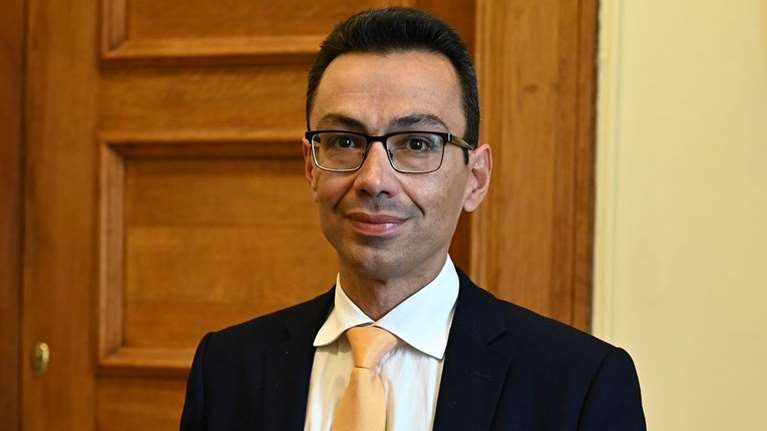 Γιατί παραιτήθηκε ο καθηγητής Σέρμπος από σύμβουλος του Ανδρουλάκη - Καρφιά για προσέγγιση με Μητσοτάκη