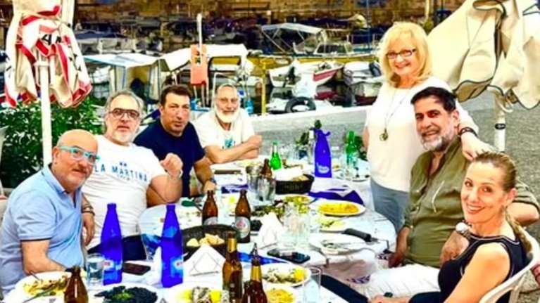 Βραδινή έξοδος για την Αγγελική Νικολούλη και την ομάδα του "Φως στο Τούνελ"