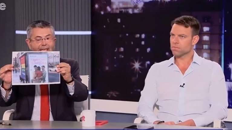 Ο Στέφανος Κασσελάκης του ΣΥΡΙΖΑ έκανε coming out κόντρα στην ομοφοβία: &quot;Είμαι υποδεέστερος άνθρωπος από εσάς;&quot; [βίντεο]