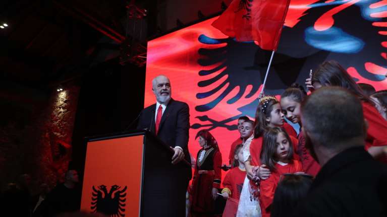 Στη Θεσσαλονίκη ο Έντι Ράμα: Πλήθος κόσμου και πανηγυρικό κλίμα στην εκδήλωση