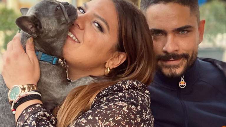 Τελικά η Δανάη Μπάρκα είναι ζευγάρι με τον Τίμο Ζαχαράτο; Τα νέα υπονοούμενα on air