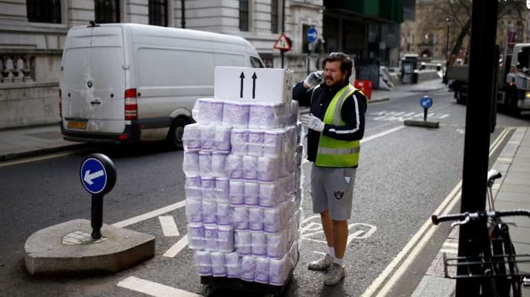 Κορονοϊός: Αυτός είναι ο λόγος που αγοράζουμε μαζικά χαρτί υγείας