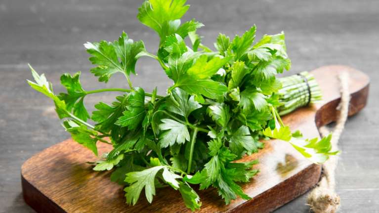 Πότε να ΜΗΝ τρώμε μαϊντανό: Οι "παρενέργειες" που πρέπει να γνωρίζουμε