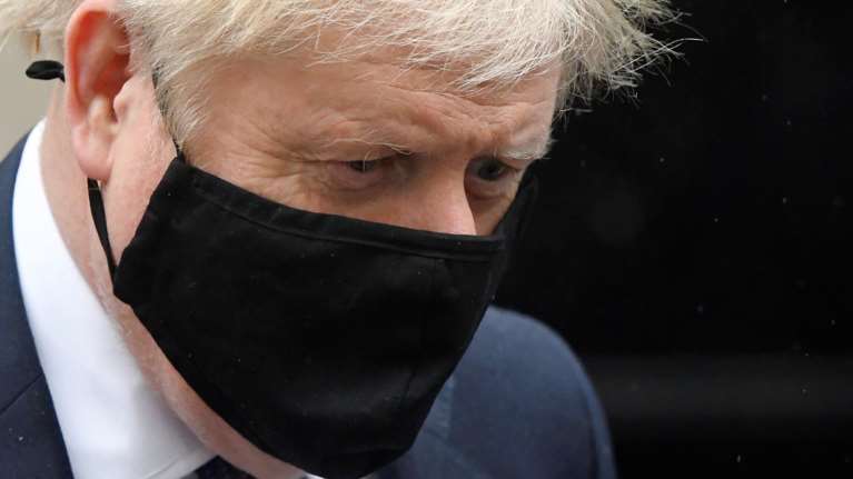 Σύμβουλος του Μπόρις Τζόνσον τον &quot;κατεδαφίζει&quot;: Δεν πίστευε στον κορονοϊό, τον έλεγε παραμύθι &quot;Kung flu&quot;