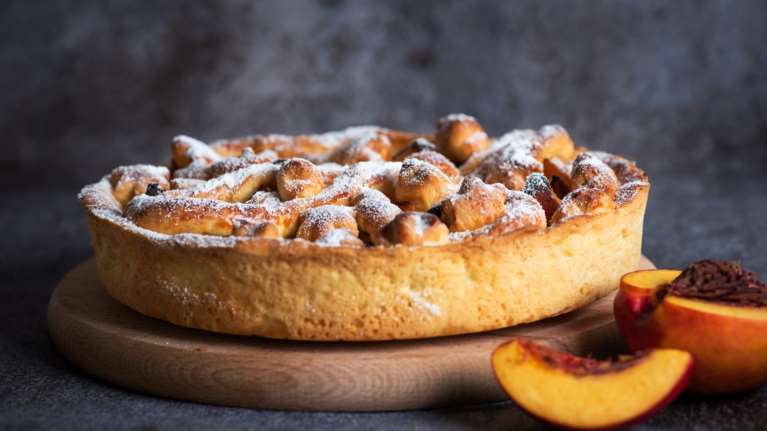 Εύκολη και αρωματική ροδακινόπιτα - Τραγανή και άκρως καλοκαιρινή