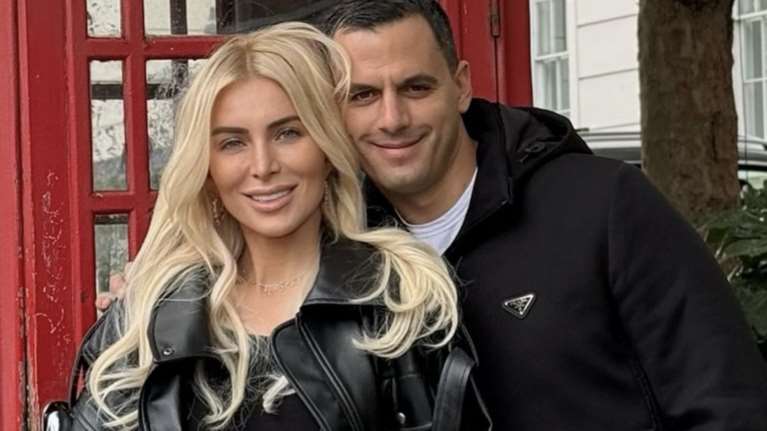 Η Κατερίνα Καινούργιου στην αγκαλιά του Παναγιώτη Κουτσουμπή! Νέες φωτογραφίες από το ταξίδι τους στο Λονδίνο