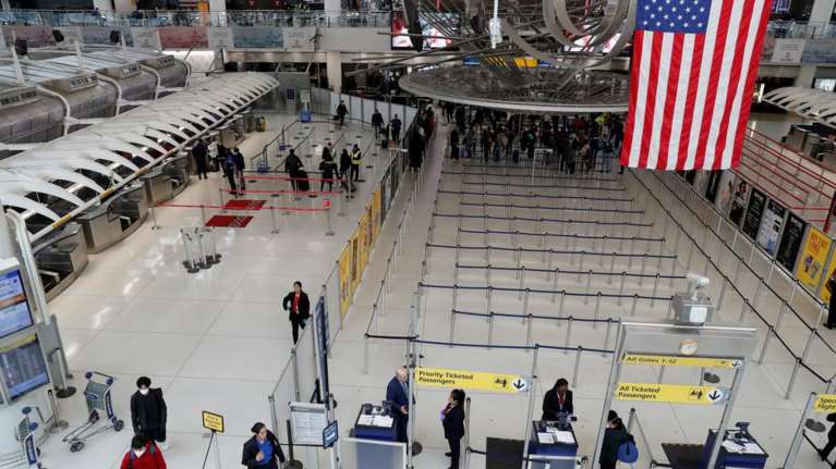 ΗΠΑ: Απολύθηκαν 20,2 εκατ εργαζόμενοι μόνο τον Απρίλιο- Πρωτοφανής βουτιά της απασχόλησης