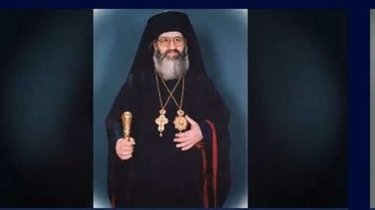 &quot;Δεν έχουν καθαρή ψυχή οι γυναίκες&quot;: Ποιος είναι ο ρασοφόρος &quot;πατέρας Χριστόφορος&quot; που παριστάνει τον χαρτομάντη