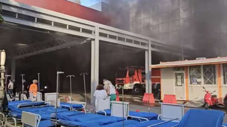 Πάτρα: Συναγερμός για  φωτιά στο Νοσοκομείο του Αγίου Ανδρέα - Εκκενώνονται θάλαμοι ασθενών- 112 για τους καπνούς