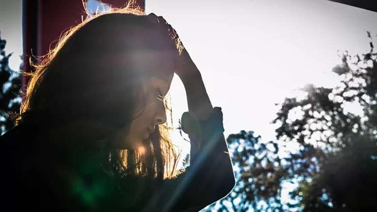 Αλήθεια ή μύθος; Η απώλεια μάς κάνει να γερνάμε πιο γρήγορα; Τι λέει η επιστήμη