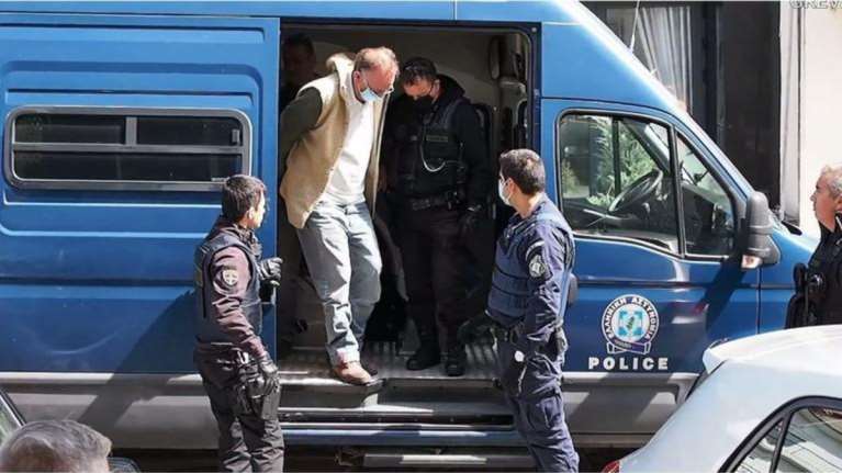 Χειροπέδες και πάλι στον παιδεραστή Νίκο Σειραγάκη - Επιστρέφει στη φυλακή