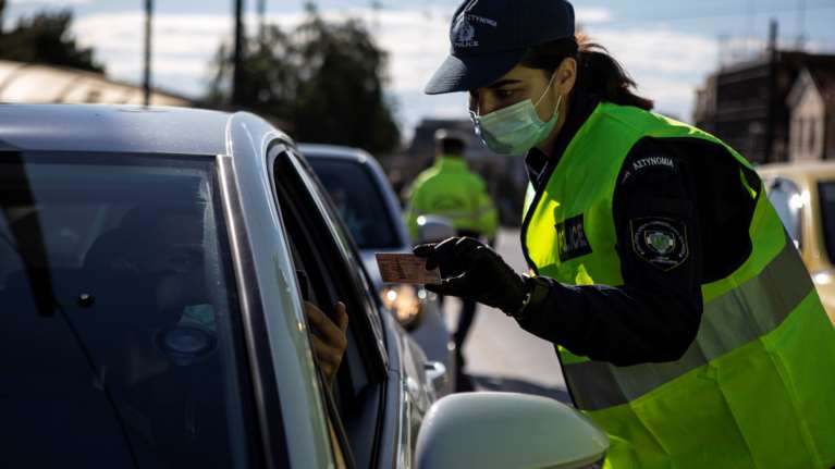 Θεοφάνεια: Πέντε συλλήψεις και 1.411 παραβάσεις των μέτρων προστασίας