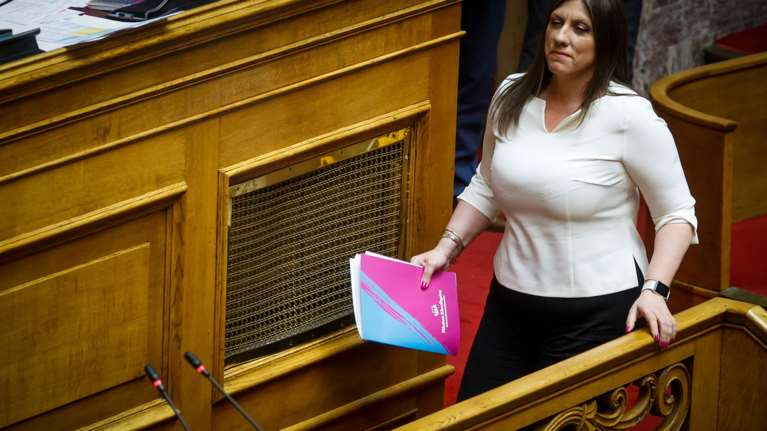 Αίτημα-διάβημα της Κωνσταντοπούλου στον Τασούλα για τη διερμηνεία των συνεδριάσεων στη νοηματική