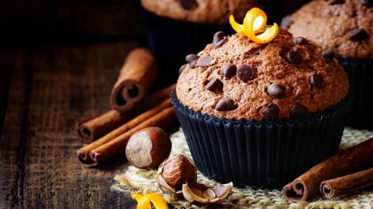 Muffins πορτοκαλιού με κομμάτια σοκολάτας - Αφράτα και πανεύκολα