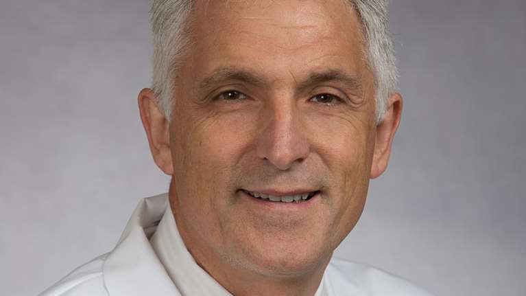 Εθνικός Κήρυκας: Oμογενής ερευνητής κοντά σε φάρμακο για τον κορονοϊό - Λήψη μια φορά την ημέρα από το στόμα