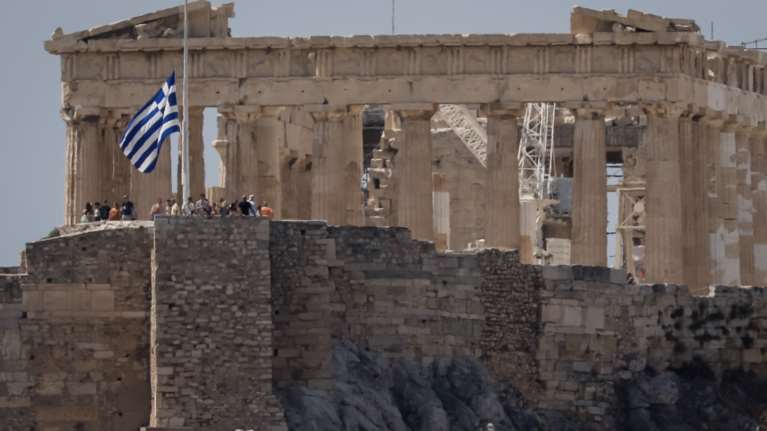 Εθνικό πένθος: Τι σηματοδοτεί, πότε κηρύσσεται, τι ισχύει - Οι 7 φορές που έχει κηρυχθεί στην Ελλάδα