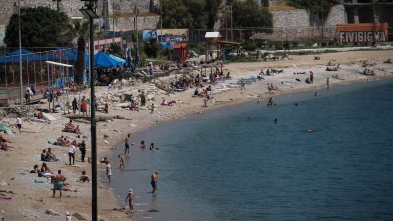 Καιρός: Καλοκαίρι σήμερα με το θερμόμετρο να φτάνει τους 33 βαθμούς - Καταιγίδες την Παρασκευή [Βίντεο]