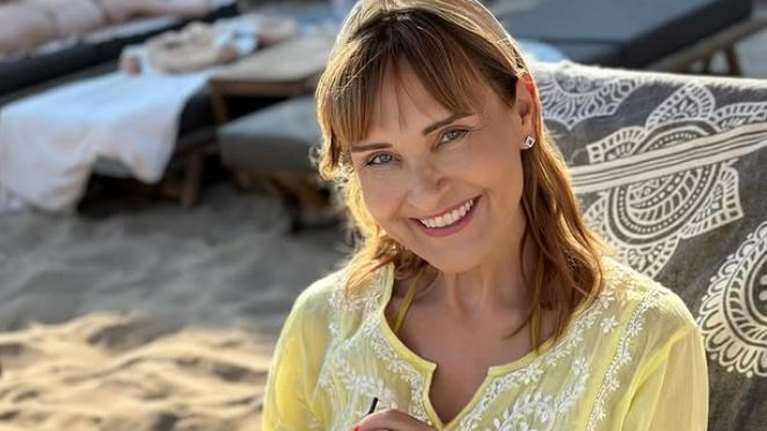 Μάρα Ζαχαρέα: Super stylish σε εστιατόριο στη Νάουσα της Πάρου