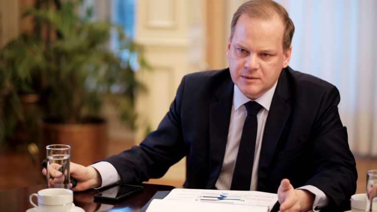 Καραμανλής: Ως 31 Οκτωβρίου η μείωση των εισιτηρίων στα ΜΜΜ - Τι θα γίνει με τις πτήσεις