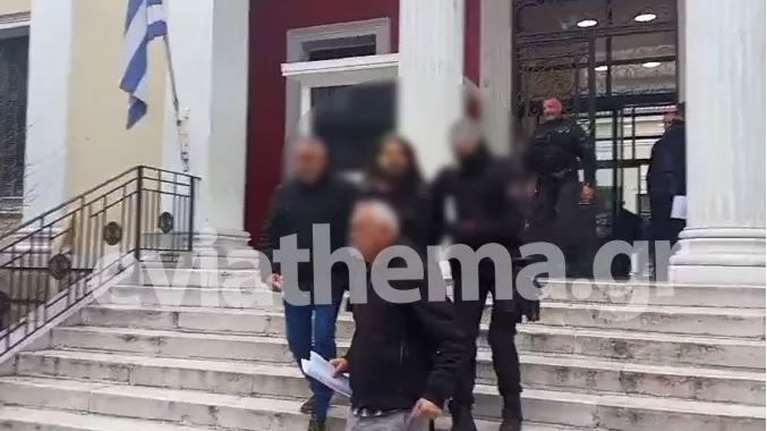 Εύβοια: Προφυλακιστέοι οι πατροκτόνοι - Επιχείρηση διάσωσης του σκύλου τους, τρεις ημέρες νηστικός και μόνος