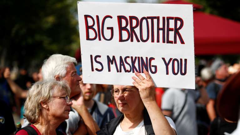 Η &quot;Διεθνής των Ψεκασμένων&quot;: Μεγάλες διαδηλώσεις στην Ευρώπη με σύνθημα &quot;Ο κορονοϊός είναι ένα μεγάλο ψέμα&quot; [εικόνες]