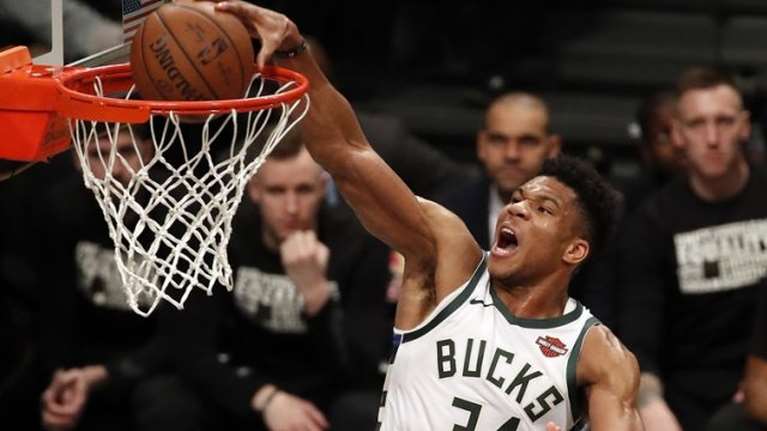 Πόσα επιπλέον χρήματα μπορεί να κερδίσει ο Αντετοκούνμπο τώρα που κατέκτησε τον τίτλο του NBA