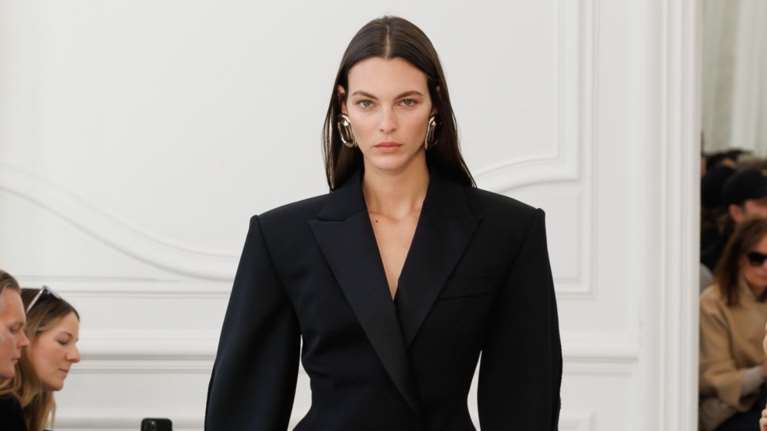 Πέντε τάσεις της μόδας της νέας σεζόν που θα φέρουν αέρα ανανέωσης στα office looks σου