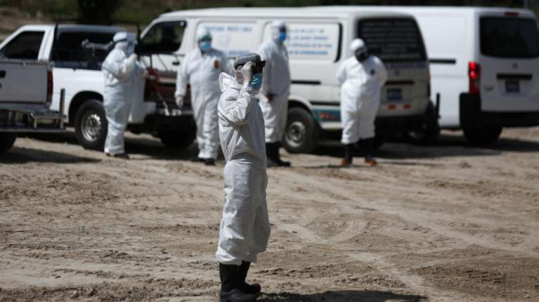 Θερίζει τη Λατινική Αμερική ο κορονοϊός: Περισσότεροι από 100.000 οι νεκροί