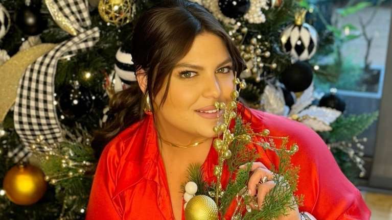 Η Δανάη Μπάρκα στόλισε το πανύψηλο δέντρο της - Ο πρωτότυπος στολισμός της