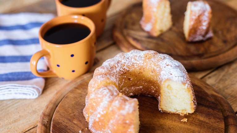 Απλή συνταγή με ελάχιστα υλικά για αφράτο και απολαυστικό κέικ βανίλιας