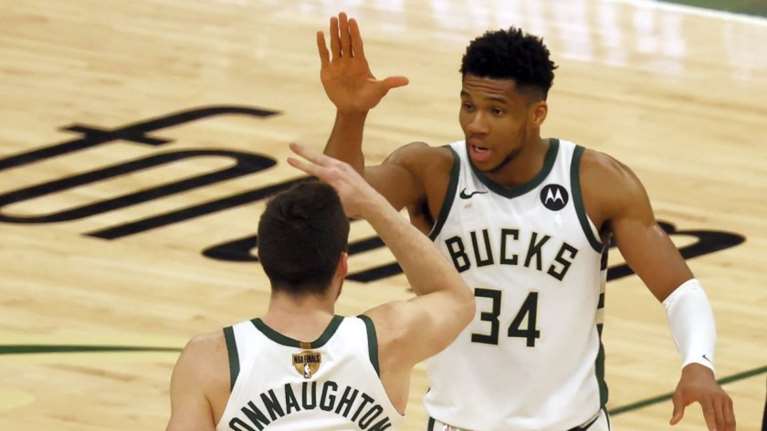 Mπακς – Λέικερς 109-102: Γιάννης από άλλο πλανήτη