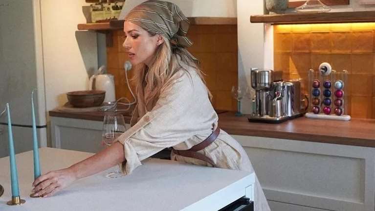 Η Βάσια Κωσταρά έχει το &quot;σπίτι του ονείρου&quot;: Το εξοχικό της στη Λευκάδα μοιάζει σαν να βγήκε από σελίδες περιοδικού