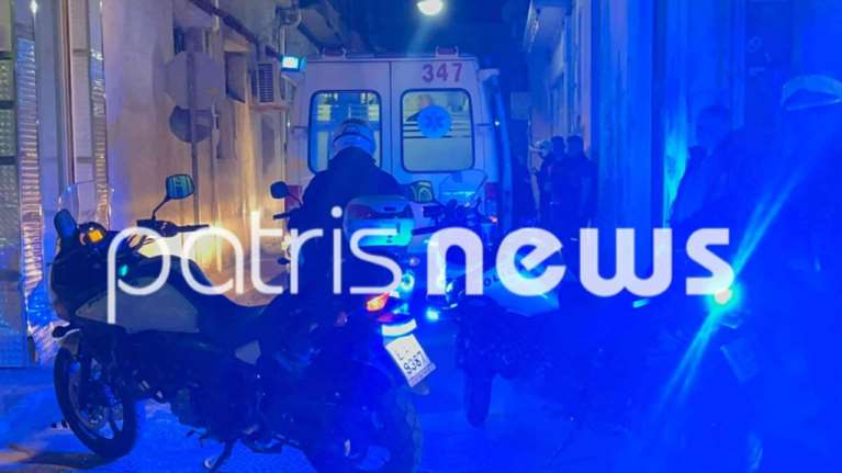 Σοκ με αιματηρή συμπλοκή στο κέντρο του Πύργου: Πάνω από 30 άτομα επιτέθηκαν με μανία σε 7 νεαρούς - Δύο στο νοσοκομείο