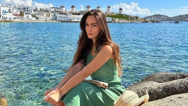 Το πολύ κολακευτικό χτένισμα που λατρεύουν όλες οι Ελληνίδες influencers τώρα