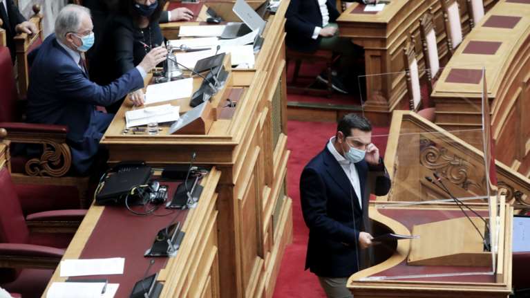 Άγρια κόντρα Τσίπρα- Τασούλα: Ηθελε να μιλήσει για τα χρέη της ΝΔ από τα δάνεια, τον έκοψε ο πρόεδρος της Βουλής