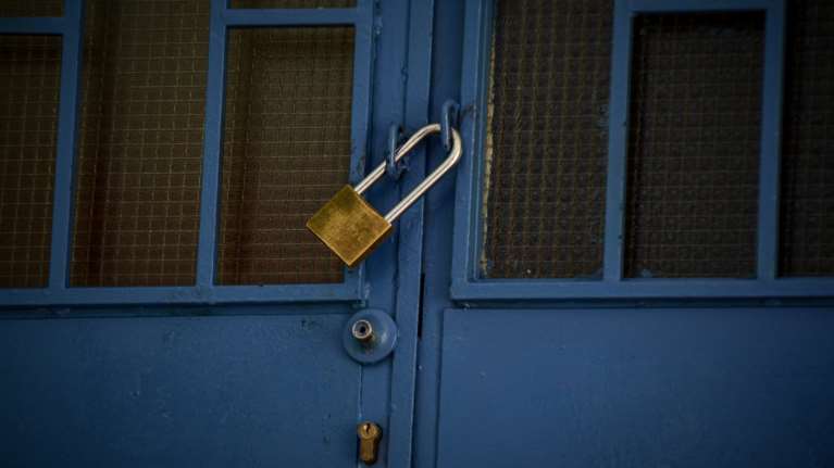 Βόλος: 12χρονος απείλησε με σουγιά συμμαθητή του στο Γυμνάσιο για να του δώσει τα λεφτά