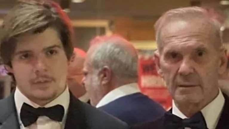 Ο Πέτρος Κωστόπουλος τήρησε την πρωτοχρονιάτικη παράδοση: Η ταιριαστή εμφάνιση με τον γιο του, Μάξιμο