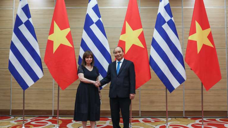Επίσκεψη Σακελλαροπούλου στο Βιετνάμ: Οι χώρες μας συνδέονται με στενή φιλία