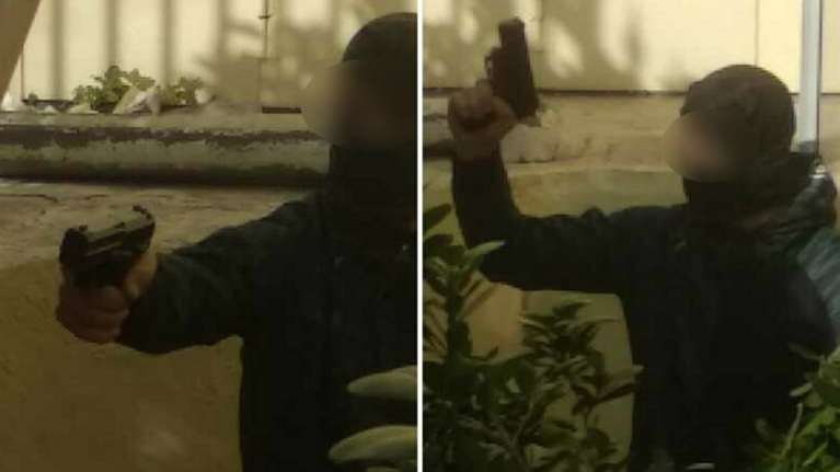 Έβγαλε το όπλο για να σωθεί από τον ξυλοδαρμό ο αστυνομικός στην ΑΣΟΕΕ