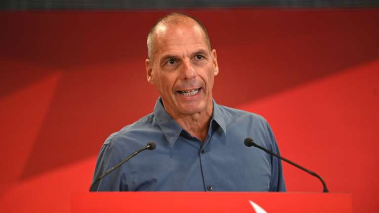 Πασχαλινό μήνυμα Γ. Βαρουφάκη: Το φως νικάει το σκοτάδι εφόσον ανάψουμε και εμείς κανένα κεράκι