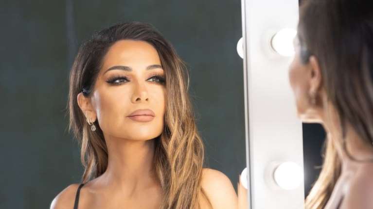 Η Δέσποινα Βανδή μας ανοίγει το νέο σπίτι της στη Φιλοθέη - Ο καταπράσινος κήπος