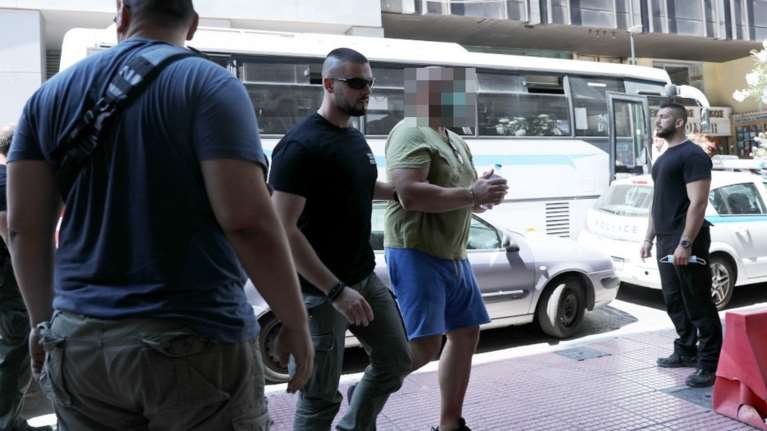 Σοκαριστικοί διάλογοι των μπράβων της νύχτας που εκβίαζαν και έκαιγαν: Σήμερα έχω δουλειά, θα πάω να βάλω φόκο κάπου