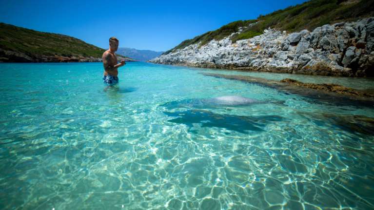 Το ελληνικό νησί που βρίσκεται ανερχόμενες δυνάμεις του ευρωπαϊκού τουρισμού