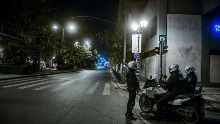 Επιτροπή Λοιμωξιολόγων: Ελεύθερη η κυκλοφορία έως τις 10 το βράδυ αντί για 9 που ισχύει σήμερα