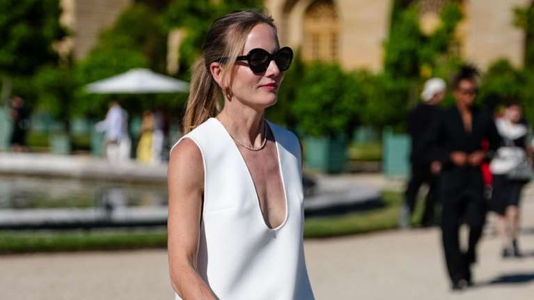 French it up: 5 κομμάτια που δεν αποχωρίζονται οι Γαλλίδες το καλοκαίρι