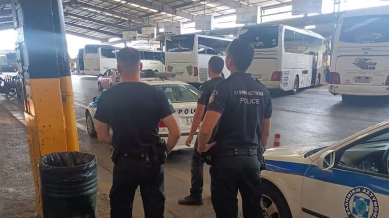 Ταξί χωρίς άδεια και χωρίς  ταξίμετρο  στα ΚΤΕΛ Κηφισού: Τι εντόπισε η ΕΛ.ΑΣ.