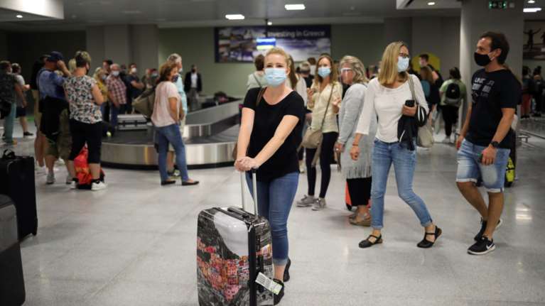 Ερχονται ακυρώσεις από τους Αγγλους τουρίστες στα νησιά, μετά την απόφαση Τζόνσον να παραμείνουν στο κόκκινο