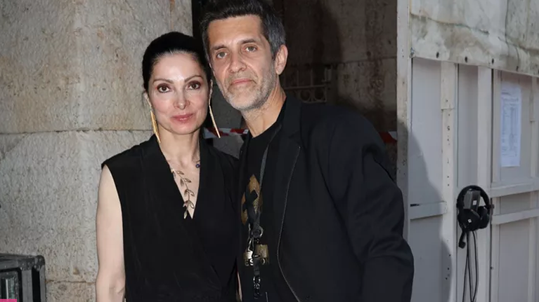 Ο Φοίβος σε μία πολύ σπάνια εμφάνιση με τη σύζυγο και τα δύο τους παιδιά